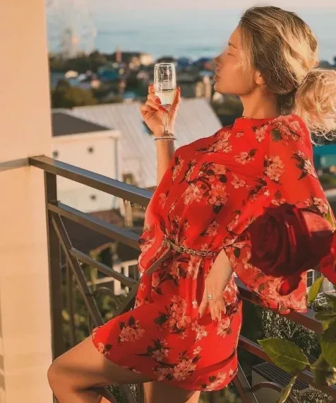 Cara, 38