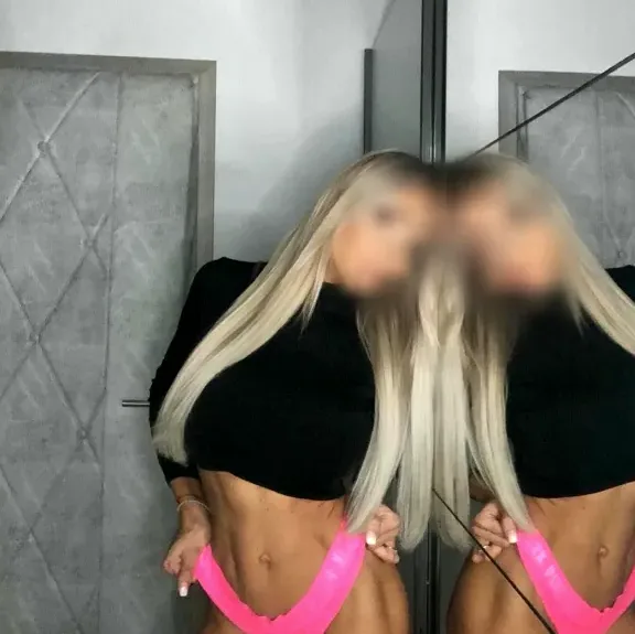 Nicole, 29