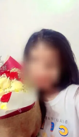 Pauline, 23